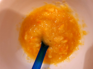 Statt zwei Apfelsinen im Haar lieber zwei im Topf: Orangenmarmelade leicht gemacht.